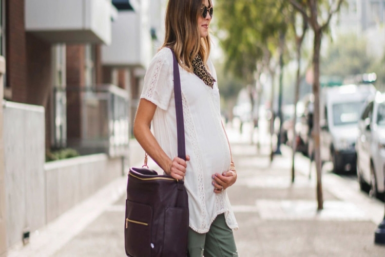 Hamilelikte Rahat Ve Şık Giysiler Seçmenin Önemi